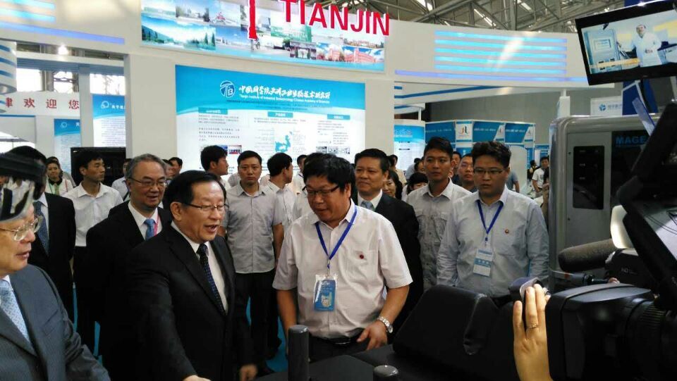 科學技術(shù)部部長萬剛參觀外星艙