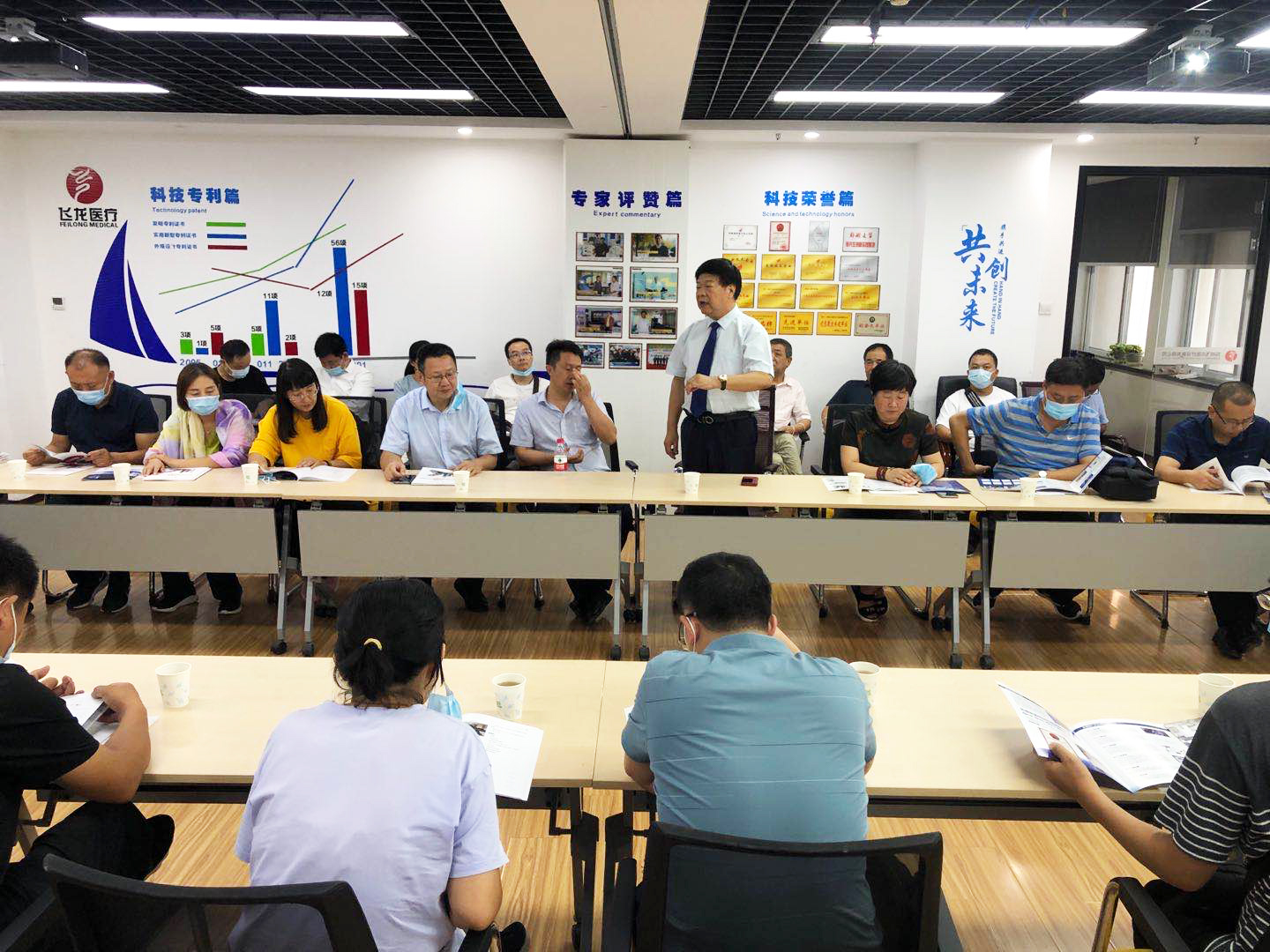 飛龍醫(yī)療董事長講解脊柱減壓技術